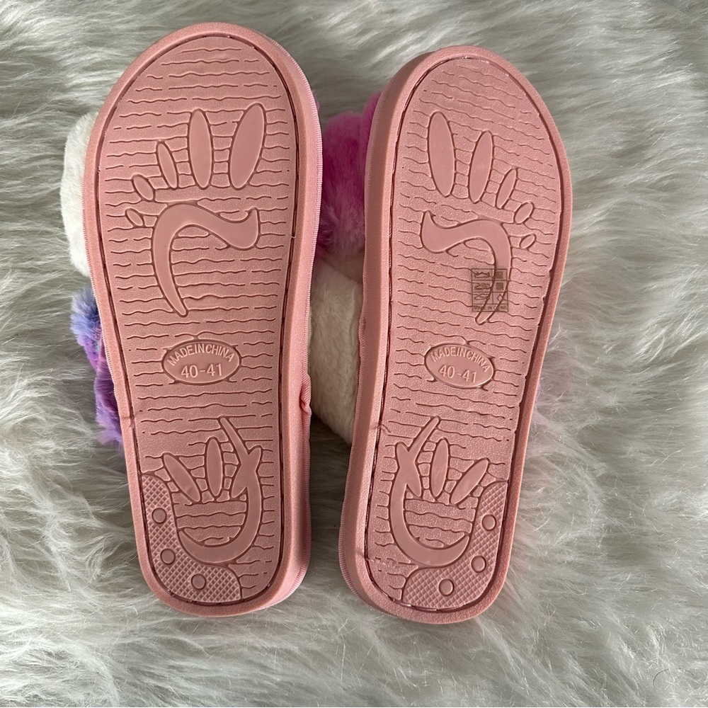 NWOT Cross Strap Fluffy Slippers - Picture 3 of 6